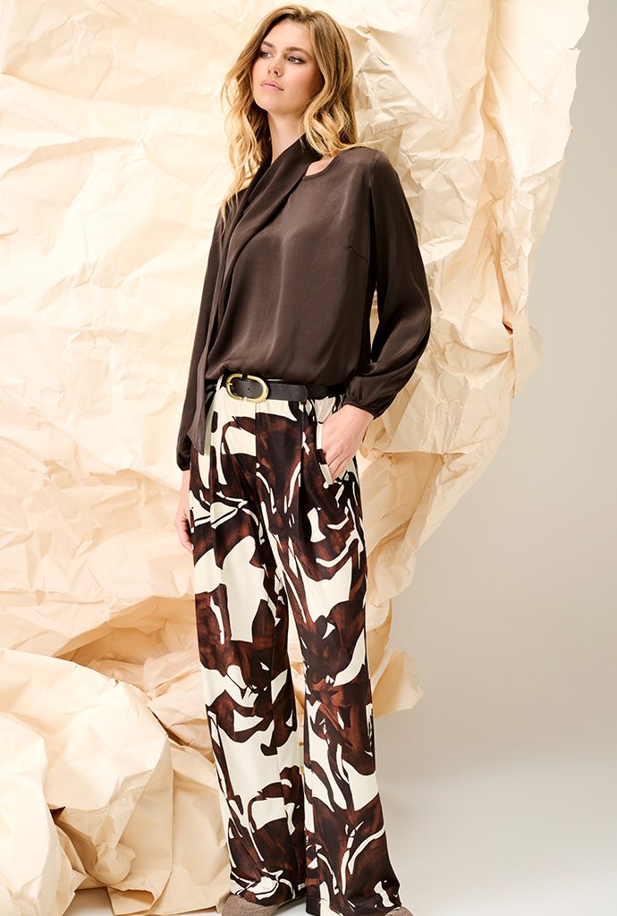 BLOUSE B776 CHOCOLATE PANTS B132 P018