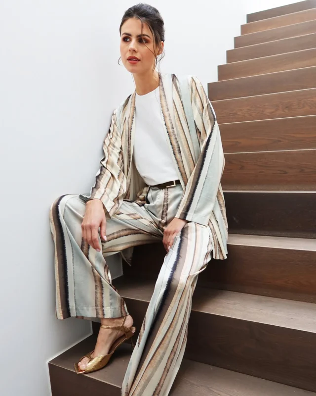Laid-back luxe, redefined✨ 
SHOP ONLINE!
Blazer A151 P924
Pants A150 P924
~ link in bio ~ 
#ExpressYourself #Newcollection #Kdesign #SS25 #Belgiandesign #Belgianbrand #Belgianfashion #MyKdesign #StayFresh #blazer #pants #stripes
@isolderoels @larissadc