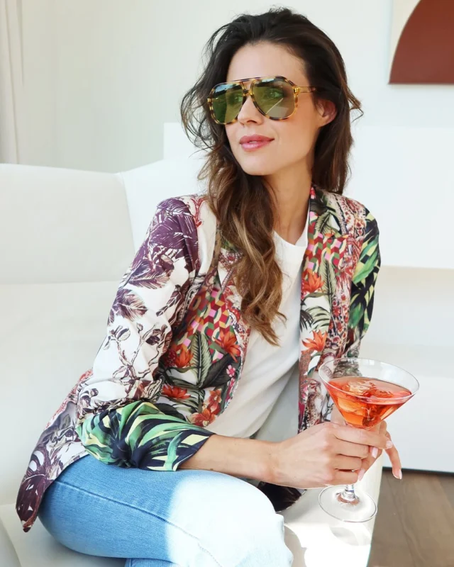 living my spring fantasy 🍸 
SHOP ONLINE!
Blazer A330 P930
~ link in bio ~ 
#ExpressYourself #Newcollection #Kdesign #SS25 #Belgiandesign #Belgianbrand #Belgianfashion #MyKdesign #StayFresh #blazer #spring #print
@isolderoels @larissadc