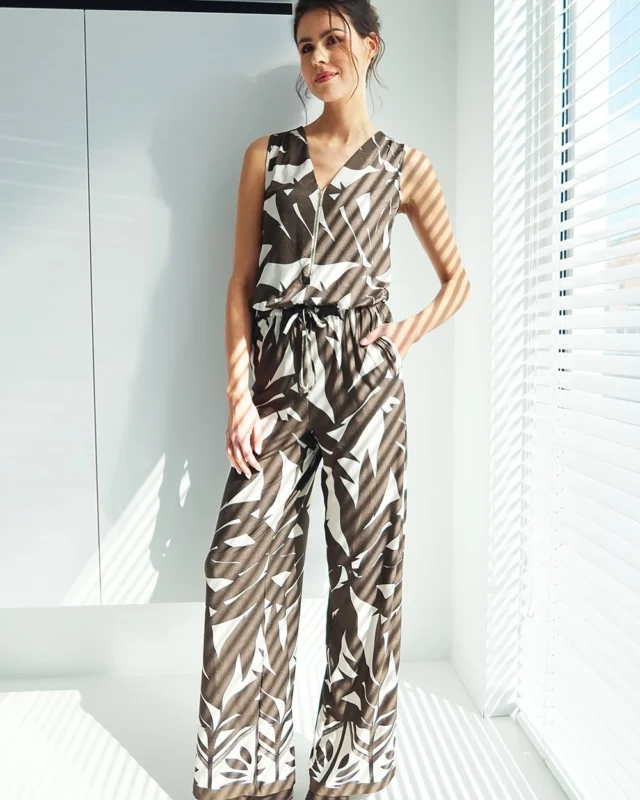 Your sunny-day jumpsuit is here☀️ 
SHOP ONLINE!
Jumpsuit A112 P910
~ link in bio ~ 
#ExpressYourself #Newcollection #summercollection #Kdesign #SS25 #Belgiandesign #Belgianbrand #Belgianfashion #MyKdesign #StayFresh #jumpsuit #print
@isolderoels @larissadc